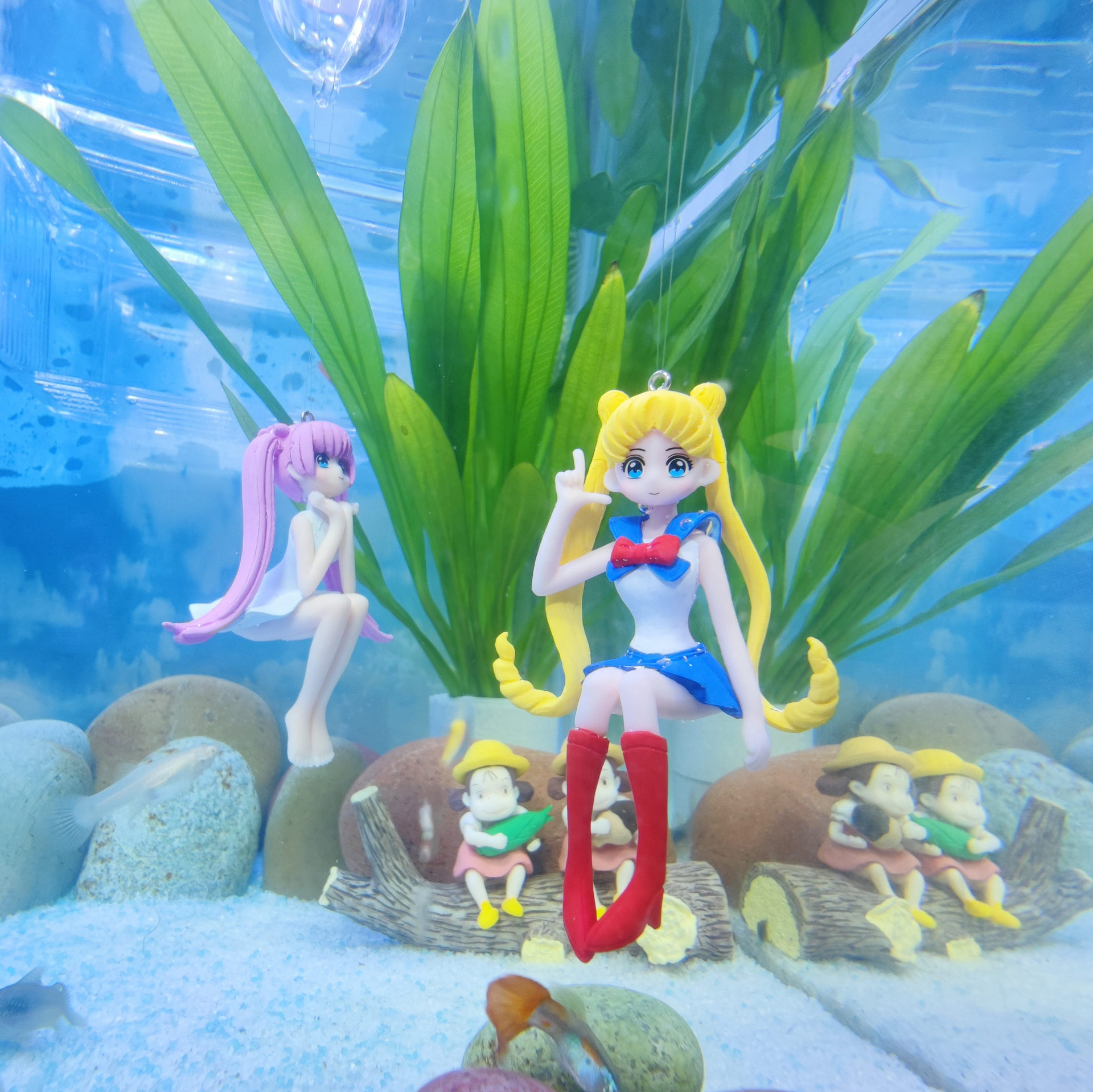 キュートな魚の金魚鉢装飾 PVC水槽オーナメント 8x6cm