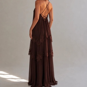 Robe longue bohème pour femme à fines bretelles, avec bordure en dentelle contrastante et ourlet à volants étagés, fluide, idéale pour les vacances - Product Image 3