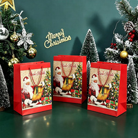 Sac en papier mat blanc personnalisé avec logo estampé à chaud rouge, recyclable et écologique, pour emballage de remerciement client en centre commercial pour les fêtes de Noël