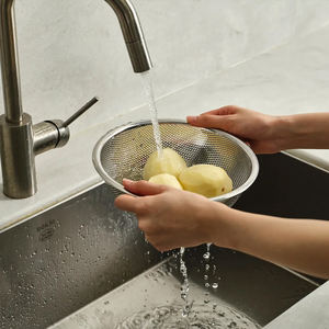 स्टेनलेस स्टील डबल-लेयर कोलैंडर सेट रसोई सब्जी और फल धोने बेसिन के साथ ड्रेक-ग्रेड, टिकाऊ - Product Image 2