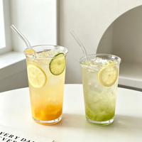 Hittebestendige moderne design glazen koffiemok met flip-deksel en rietje, vaatwasser- en magnetronbestendig, grote inhoud voor fruit