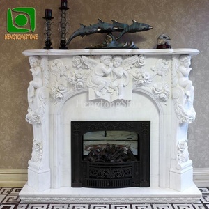 Marco de Chimenea Tallado a Mano en Mármol Blanco Natural con Grabado de Pequeño Ángel y Flores para Decoración de Interiores - Product Image 1