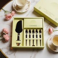 Ensemble de vaisselle jetable biodégradable pour fête d'anniversaire avec assiettes à gâteau, fourchettes, bougies, chapeaux et spatule à gâteau