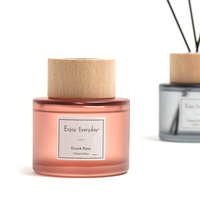 Vietnam personnalisé imprimé parfum bouchon en bois vide roseau verre diffuseur bouteilles Style moderne boîte bâtons couronne bouchon pour emballage