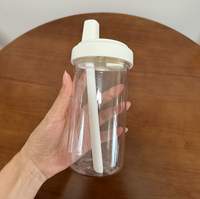 Vente en gros Tasse à boire transparente portable Ins Girls 500ml 700ml Résistant à la chaleur Bouteille d'eau de voyage en verre pour jus de lait avec paille