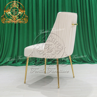 Chaise de salle à manger en velours rembourrée durable avec dossier et poignée dorée moderne de luxe pour hôtel, restaurant, table à manger