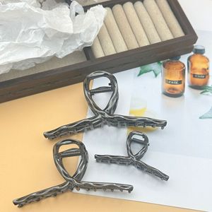 Pinzas de Pelo Metálicas Tipo Garra de Tiburón al por Mayor, Tamaños Grande, Mediano y Pequeño, Versátiles y Elegantes para Peinados y Accesorios para el Cabello - Product Image 4