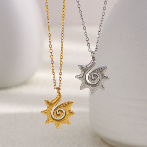 Collar con Colgante de Sol en Espiral Personalizado, Chapado en Oro de 18K, Acero Inoxidable, Amuleto Minimalista con Diseño de Rayos de Sol, Joyería Única de Energía <span class=keywords><strong>Solar</strong></span> - Product Image 1