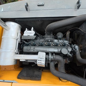 Excavatrice hydraulique sur chenilles d'occasion Hyundai 220LC-9S de 22 tonnes, haute qualité, faible nombre d'heures de travail, pour projets de construction - Product Image 4