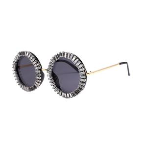 Venta al por mayor <span class=keywords><strong>de</strong></span> gafas <span class=keywords><strong>de</strong></span> sol con montura personalizada y diamantes <span class=keywords><strong>de</strong></span> imitación para hombres y mujeres, montura dorada con <span class=keywords><strong>lentes</strong></span> UV400, accesorio glamuroso para vestido <span class=keywords><strong>de</strong></span> fiesta y club nocturno - Product Image 1