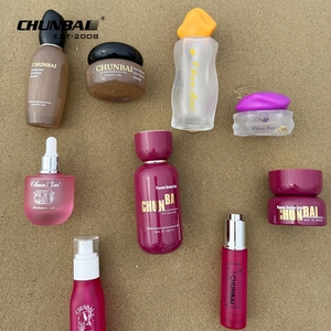 Ensemble d'emballages cosmétiques de luxe en verre dépoli, forme géométrique unique et personnalisée, pour flacons de soin (tonique, sérum, crème) - Product Image 1
