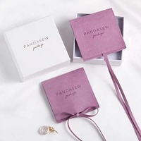 Fabricant Vente en gros Microfibre Carré 8*8cm Snap Bag Bijoux Anneau de stockage Collier Petits accessoires Stockage Logo en relief