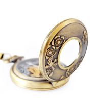 Montre de poche mécanique en bronze antique à remontage manuel, cadran squelette, chiffres romains, boîtier rond en alliage, motif floral, cadeau
