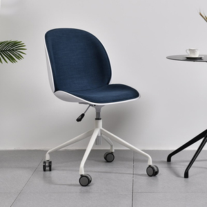 Chaise de <span class=keywords><strong>bureau</strong></span> ergonomique moderne noire bon marché pivotante en tissu et cuir pour le personnel et la salle de conférence - Product Image 3