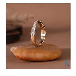 Anillo de media eternidad curvo de oro de 14 quilates con diamantes, delicado y elegante, apilable, para mujer, alianza de boda, joyería fina - Product Image 4