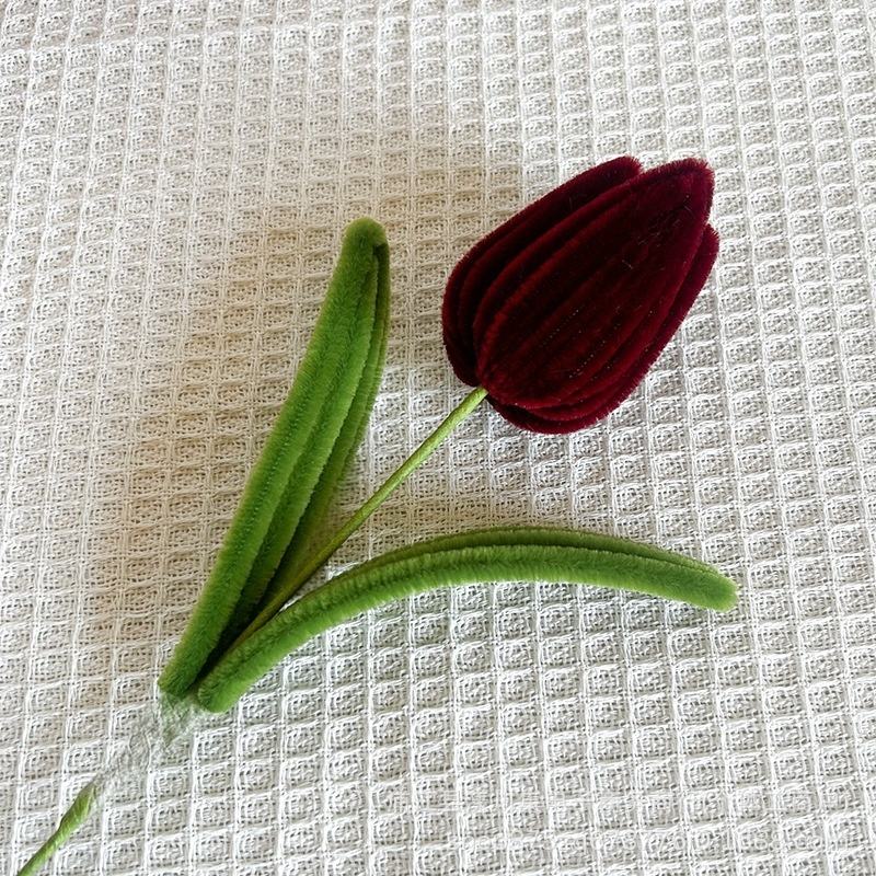 #ทิวลิปสีแดงเข้ม 4 ดอก