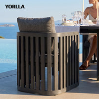 Ensemble de salle à manger d'extérieur en teck noir série Atoll YORLLA, mobilier de patio pour resort, chaise à lattes verticales