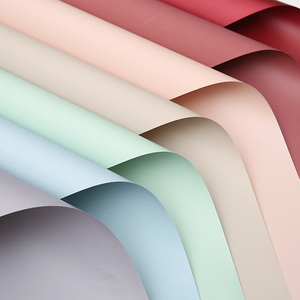 Papier d'emballage élégant et imperméable pour fleurs, papier cadeau pour bouquets et matériaux d'emballage en carton - Product Image 4