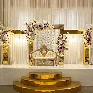 ซุ้มประตูเหลี่ยมสีทอง LEDA Luxury Events Decor พร้อมกระจกเงาและขาตั้งฉากหลังโลหะสแตนเลสสำหรับงานแต่งงาน - Product Image 1