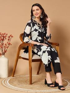 Nouvelle collection de mousseline Kurti Pent Set avec impression numérique brodée et paillettes Work - Product Image 3