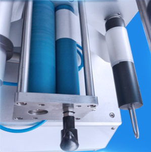 Etiquetadora de Botellas Redondas de <span class=keywords><strong>Escritorio</strong></span> Rentable, Máquina Aplicadora de Etiquetas para Botellas de Plástico, Aplicador de Etiquetas Semiautomático - Product Image 4