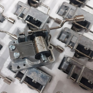 Mecanismo <span class=keywords><strong>de</strong></span> música con manivela <span class=keywords><strong>de</strong></span> plata <span class=keywords><strong>de</strong></span> alta calidad, caja <span class=keywords><strong>de</strong></span> música, parte del movimiento - Product Image 1