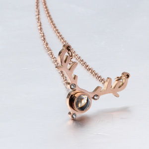 Collar con colgante de ciervo en tono dorado con detalles de cristal, cadena para clavícula con forma de animal, joyería de regalo - Product Image 2