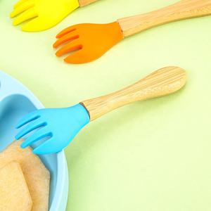 Cuillère à manche en bambou Bebes ODM et OEM à tête en silicone et cuillères à manche en bois Logo personnalisé - Product Image 2