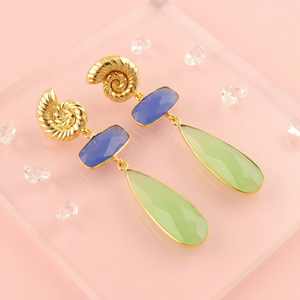 Boucles d'oreilles de luxe en calcédoine bleue et calcédoine préhnite, pendantes, en laiton plaqué or 18 carats, forme coquille d'escargot - Product Image 5