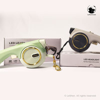 Lefamcare Premium laisse rétractable pour chien lumière LED bandes réfléchissantes doux sûr quotidien nuit marche à la mode Nylon plastique fer