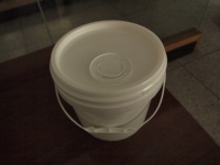 Seaux mélangeurs de peinture 6L avec bouchon à bec flexible pour verser facilement