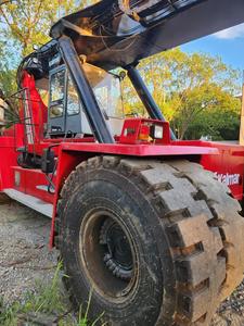 รถยกพาเลท Kalmar 45 ตัน ปี 2022 เกียร์อัตโนมัติ ชั่วโมงการทำงานต่ำ ระบบขับเคลื่อน 4 ล้อ เครื่องยนต์ Volvo/Cummins - Product Image 2