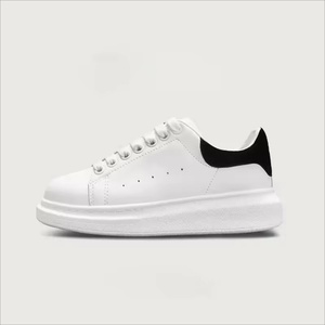 Zapatillas de Plataforma con Cordones y Diseño de Lujo en Cuero Genuino Negro y Blanco para Hombre y Mujer - Product Image 3