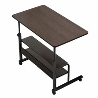 Table de lit réglable en hauteur en bois foncé avec roulettes, 2 étagères de rangement, bureau mobile en forme de C pour ordinateur portable, pour canapé et lit