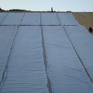 Geomembrana Compleja de Geotextil de Fibra Larga Especializada Antipunción <span class=keywords><strong>para</strong></span> Cimentaciones de Grava Diseñada como Capa Impermeabilizante - Product Image 2