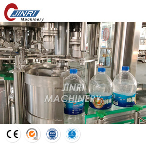 Machine quatre-en-un pour le rinçage, le rinçage, le remplissage et le capsulage des bouteilles en plastique - Product Image 5