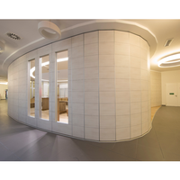 Fabricant de cloisons courbes sur mesure pour bureaux, salles d'exposition, zones de réception, hôtels et applications architecturales