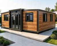Maison préfabriquée à 3 modules, structure noire, revêtement en bois brun, maison conteneur, installation rapide, villa, bureau, camping