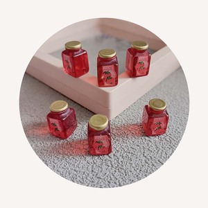 Breloques en résine 3D en forme de mini pots de confiture de fraises pour la fabrication de bijoux, accessoire miniature pour maison de poupée, décoration de scène de cuisine - Product Image 2