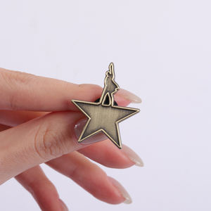 Hamilton Gold Star Logo Emaille-Anstecknadel Retro Vintage Musical Theater Metall-Brosche Rucksack Revers-Abzeichen Schmuck Großhandel - Product Image 4