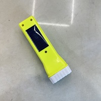 Nouvelle lampe torche solaire LED rechargeable, éclairage domestique, lumière puissante en plastique, éclairage d'urgence, portée du faisceau 100-200m, IP20