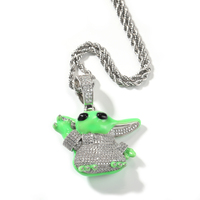 Collier pendentif soucoupe Hip Hop lumineux Baby Yoda Cartoon Alien Oil Glow in the Dark