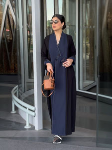 Abaya Modeste Bicolore Noir et Bleu Marine, Col en V, Boutonnée sur le Devant, Robe Longue, Tenue Islamique Contemporaine, ODM, 100% Polyester - Product Image 3