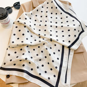 Sciarpe di seta in Twill quadrate di 90x90cm alla moda eleganti da donna <span class=keywords><strong>sciarpa</strong></span> di seta stampata a pois bianco nero da donna - Product Image 4