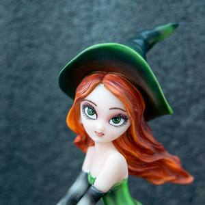 Estatua de Resina <span class=keywords><strong>Pintada</strong></span> a Mano de una Bruja con Escoba, Estilo Ángel, Decoración de Halloween para el Hogar, Figura con Detalles Finos - Product Image 4