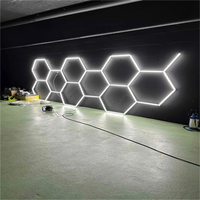 Luminaire de bureau LED hexagonal avec détails en nid d'abeille pour entrepôt et jardin, montage au plafond/au mur