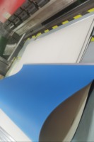 Bouchon en caoutchouc économique de milieu à haut de gamme Inly Shield Blue de 1,95 mm d'épaisseur, modèle 389, pour presse offset, service de découpe Jiangsu