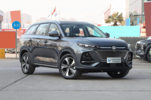 Changan X7 PLUS 2025 Nuevo <span class=keywords><strong>SUV</strong></span> Compacto con Transmisión DCT de 7 Velocidades, Motor 1.5T Turbo de Gasolina, Cámara 360, Puerta Trasera Eléctrica, Amplio Espacio, Tracción Delantera - Product Image 2
