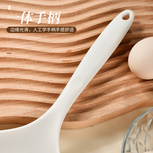 Cuchara coladora de silicona, mango largo resistente al calor, para fideos, dumplings, uso en la cocina - Product Image 1