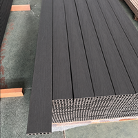 Lantai Kayu Komposit WPC Anti Air Warna Hitam dengan Motif Kayu Interlocking untuk Eksterior